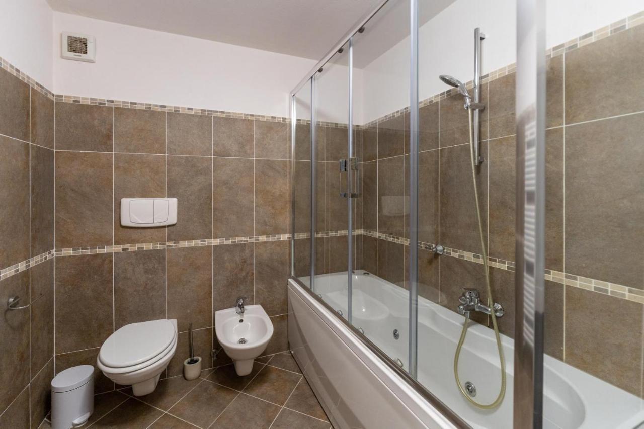 Casa Beba - Agenzia Dolomiti Affitti Appartement Cavalese Buitenkant foto